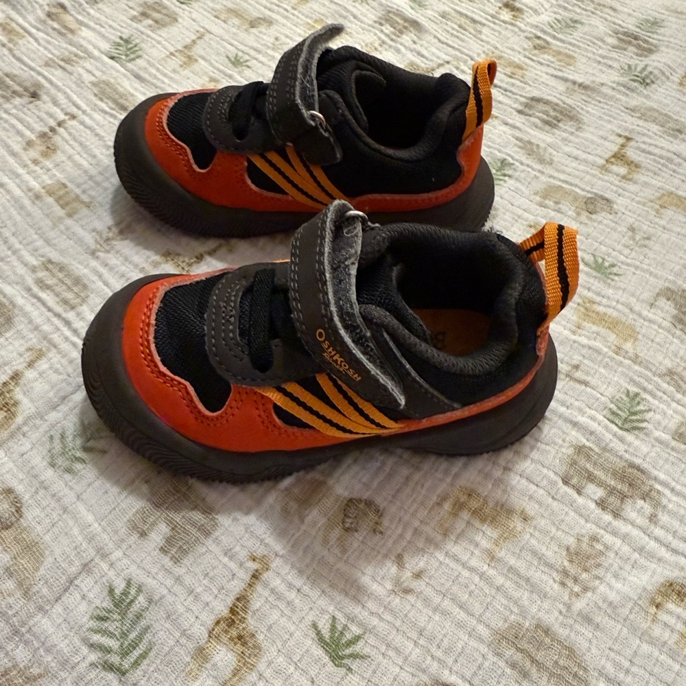 Size 5 Toddler Oshkosh sneakers
